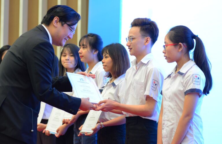 Gần 8,8 tỷ đồng sẽ được trao trong Chương trình Học bổng Đinh Thiện Lý 2025